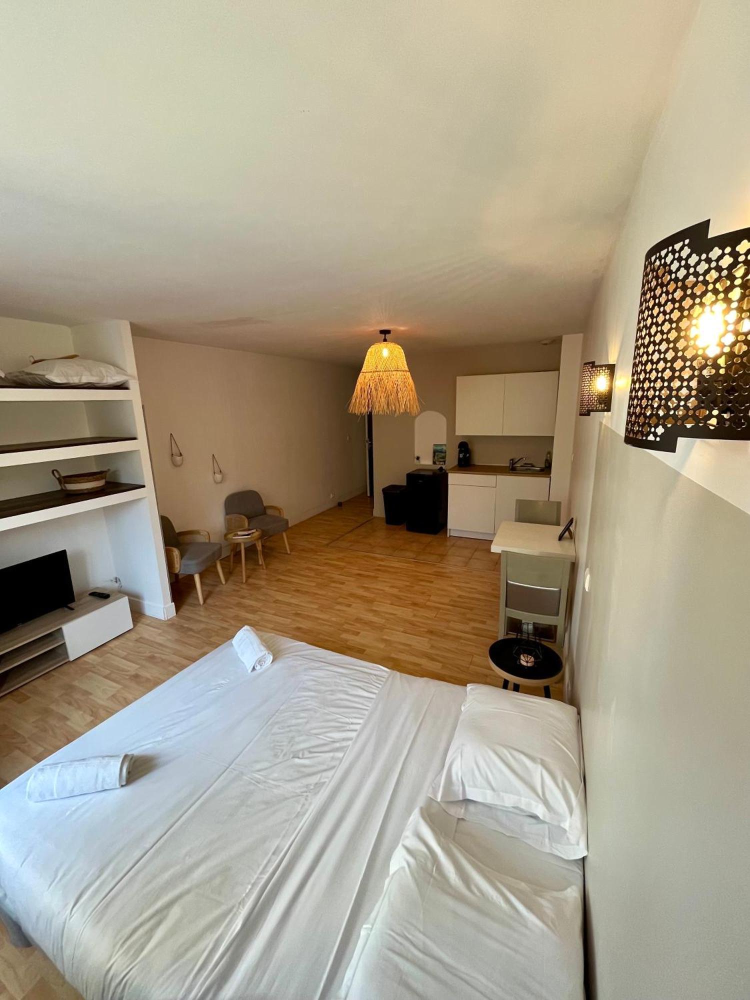 Appartement Chloe Du Lac Montferrat  エクステリア 写真